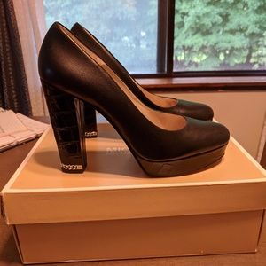 Michael Kors Sabrina  Pump